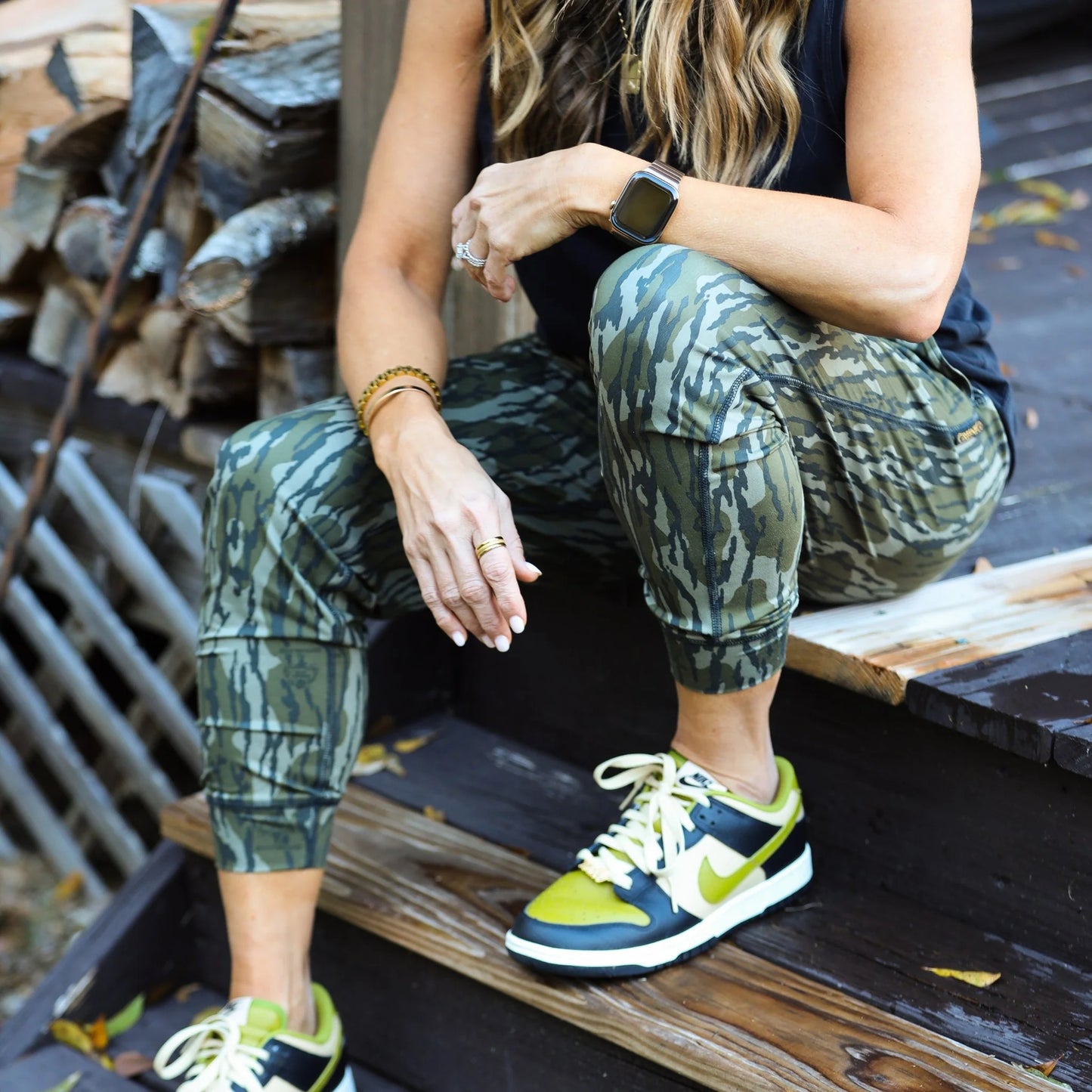 Model wearing women’s Mossy Oak Bottomland camo joggers.